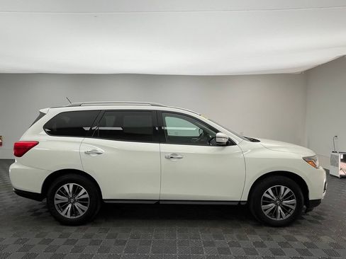 Used 2017 Nissan Pathfinder SV AWD/4WD image 6