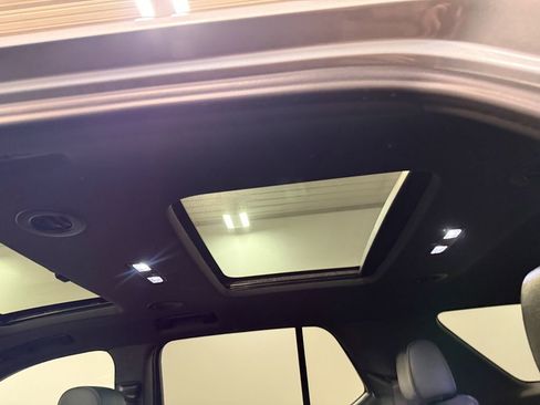 Used 2023 Chevrolet Traverse LT w/ LT Premium Package image 10