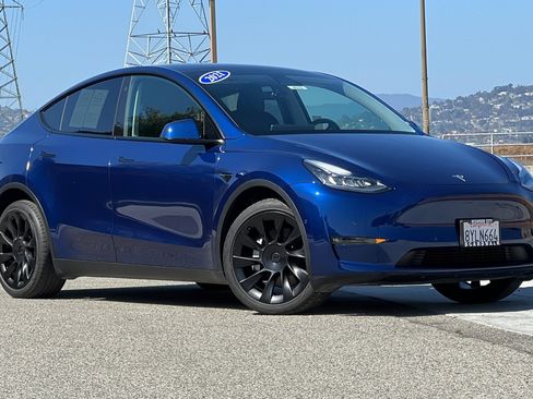 Used 2021 Tesla Model Y Long Range image 2