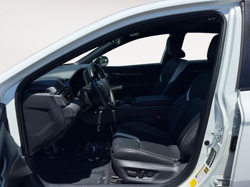 Used 2025 Toyota Camry SE FWD image 10
