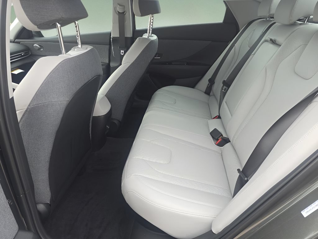Used 2026 Hyundai Elantra Limited FWD image 14