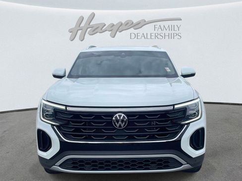 Used 2024 Volkswagen Atlas Cross Sport SE FWD image 8