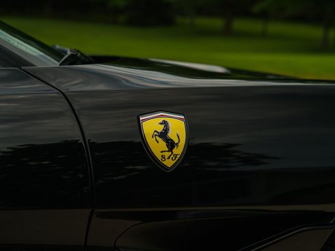 Used 2019 Ferrari Portofino RWD image 16