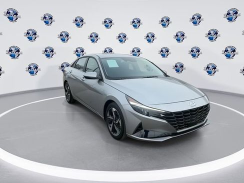 Used 2023 Hyundai Elantra Limited w/ Cargo Package image 2