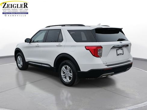 Used 2022 Ford Explorer XLT w/ Equipment Group 202A image 7