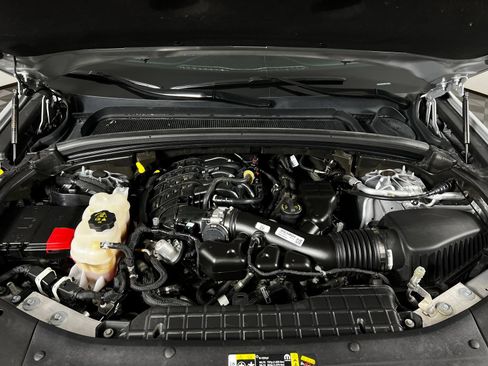 Used 2024 Jeep Grand Cherokee Limited RWD image 9