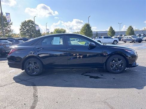 Used 2023 Hyundai Elantra SEL image 12