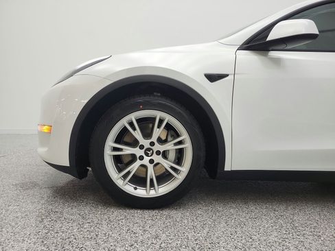 Used 2021 Tesla Model Y Long Range image 26