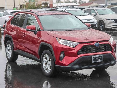 Used 2021 Toyota RAV4 XLE image 5
