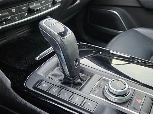 Used 2021 Maserati Levante image 12