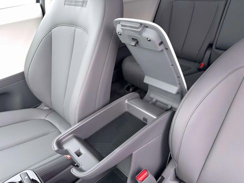 New 2026 Hyundai Ioniq 5 SEL image 18