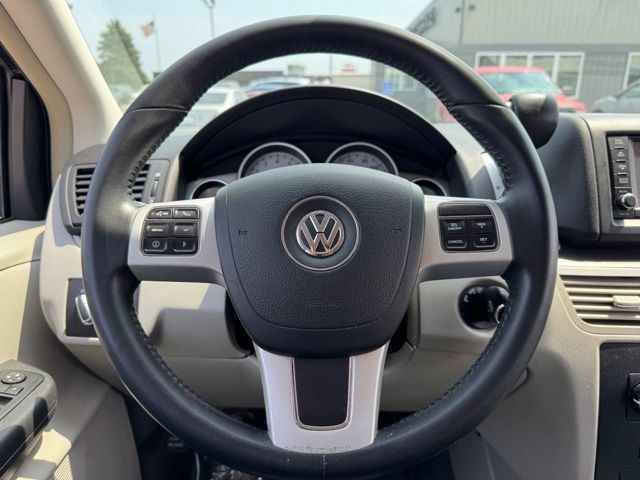 Used 2013 Volkswagen Routan SE FWD image 26