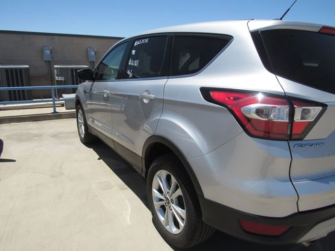 Used 2017 Ford Escape SE AWD/4WD image 4