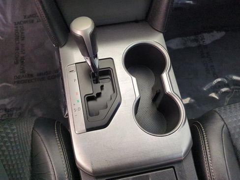 Used 2014 Toyota Camry SE FWD image 12