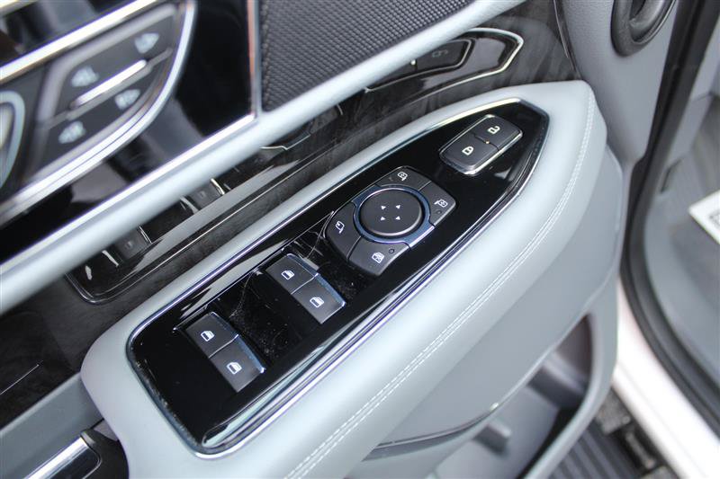 Used 2018 Lincoln Navigator Reserve w/ Technology Package AWD/4WD image 13