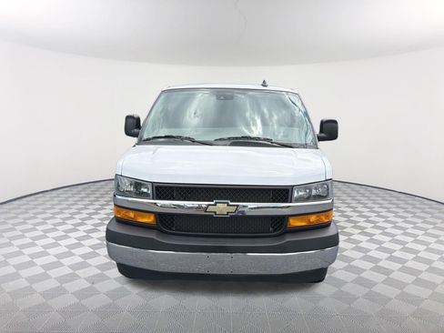 Used 2022 Chevrolet Express 2500 LT RWD image 2