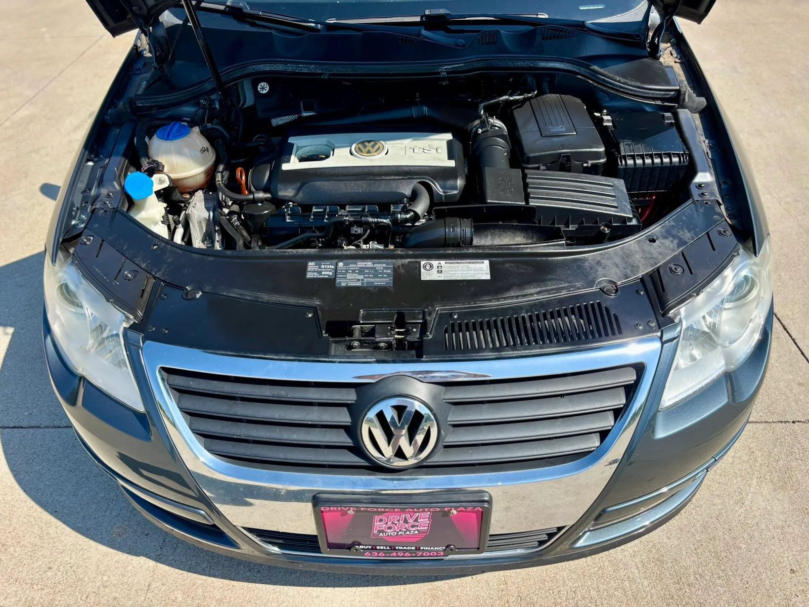 Used 2010 Volkswagen Passat Komfort FWD image 12