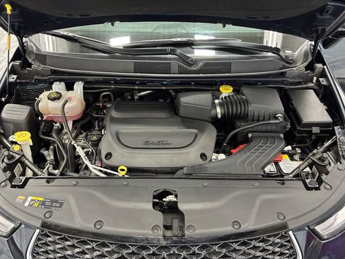 Certified 2025 Chrysler Pacifica Pinnacle w/ Trailer Tow Group AWD/4WD image 8