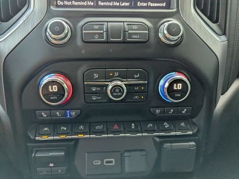 Used 2019 GMC Sierra 1500 Denali w/ Denali Ultimate Package AWD/4WD image 3