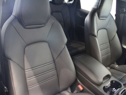 Certified 2025 Porsche Cayenne image 34