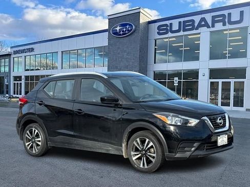Used 2019 Nissan Kicks SV image 1