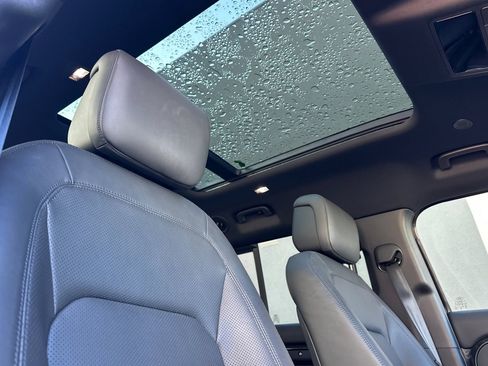 Used 2025 Land Rover Defender 130 S image 25