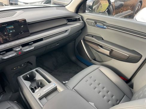 New 2026 Kia EV9 Wind image 11