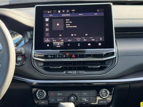 New 2026 Jeep Compass Latitude image 8