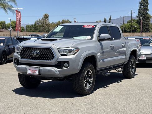 Used 2018 Toyota Tacoma TRD Sport AWD/4WD image 41