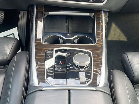 Used 2025 BMW X7 xDrive40i AWD/4WD image 15