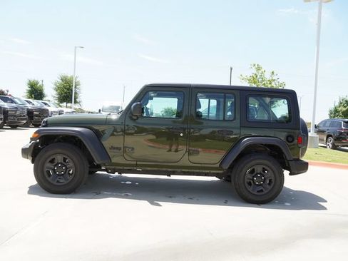 Used 2022 Jeep Wrangler Unlimited Sport AWD/4WD image 6