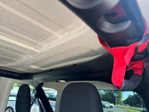 Used 2018 Jeep Wrangler Unlimited Sport S image 25