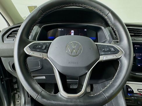 Used 2024 Volkswagen Tiguan SE image 34