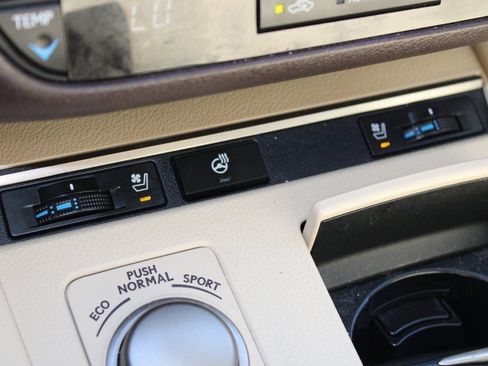 Used 2017 Lexus ES 350 w/ Premium Package image 26