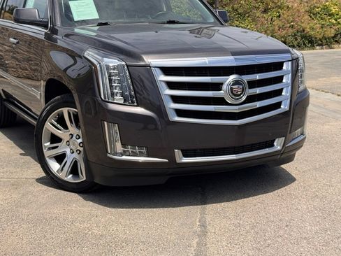 Used 2015 Cadillac Escalade Premium AWD/4WD image 3