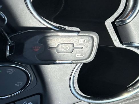 Used 2024 GMC Terrain SLE w/ Driver Convenience Package AWD/4WD image 34