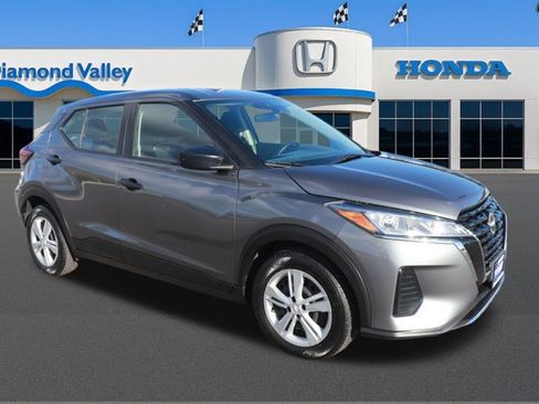 Used 2024 Nissan Kicks S image 1