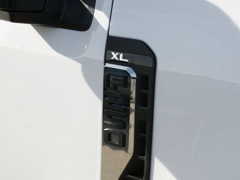 New 2026 Ford F250 XL w/ F-250 >10K GVWR Package image 9