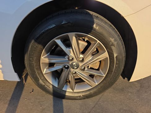 Used 2019 Kia Optima LX image 29