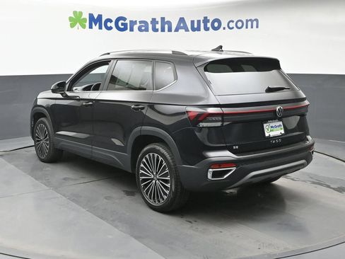 Used 2025 Volkswagen Taos SE FWD image 25