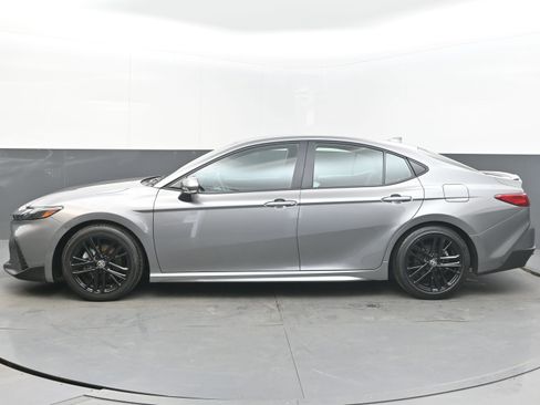 Used 2025 Toyota Camry SE FWD image 7