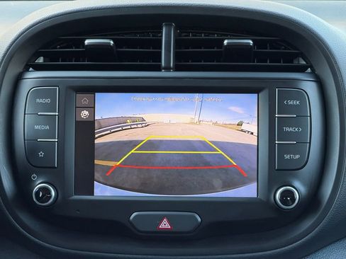 Used 2025 Kia Soul LX w/ LX Technology Package FWD image 11
