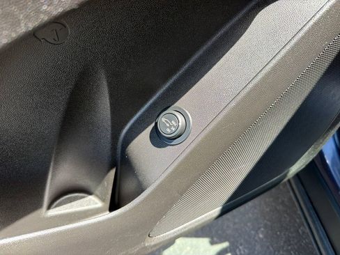 Used 2019 Chevrolet Equinox LT w/ Sun & Navigation Package AWD/4WD image 14