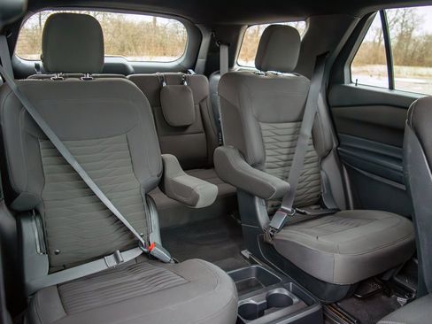 Used 2020 Ford Explorer XLT w/ Class III Trailer Tow Package image 38