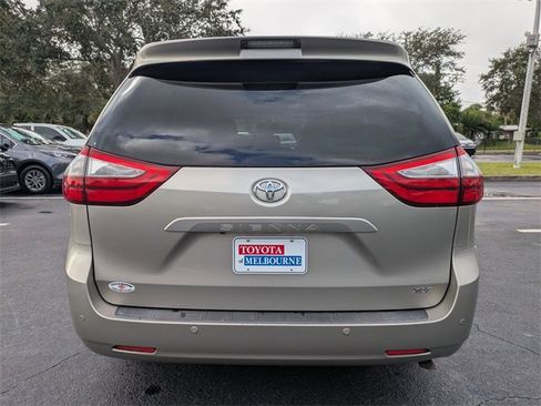 Used 2016 Toyota Sienna XLE image 5