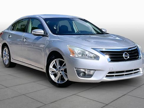 Used 2013 Nissan Altima 2.5 SL w/ Technology Pkg FWD image 3