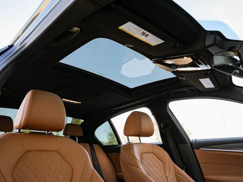 Used 2021 BMW 540i w/ Convenience Package image 23