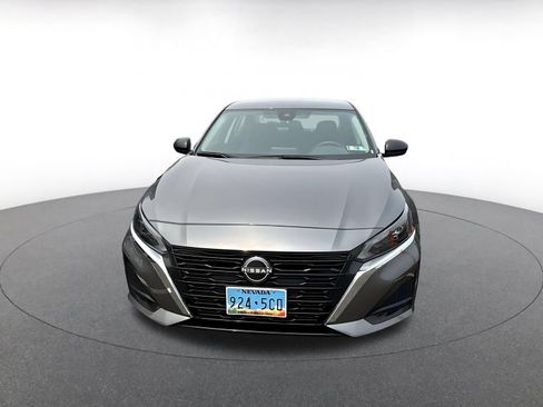 Used 2025 Nissan Altima 2.5 SV FWD image 3