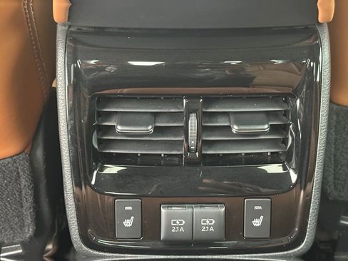 Used 2019 Toyota Avalon Limited image 23