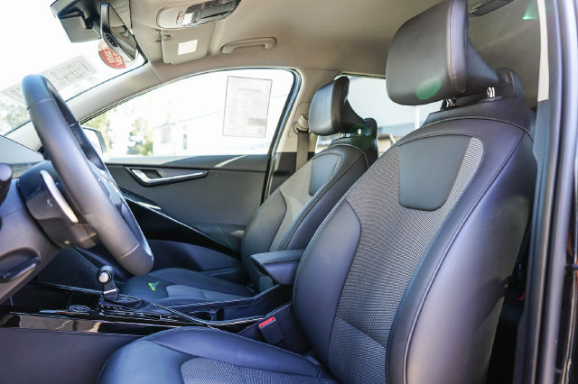 Certified 2025 Kia Niro EX FWD image 18